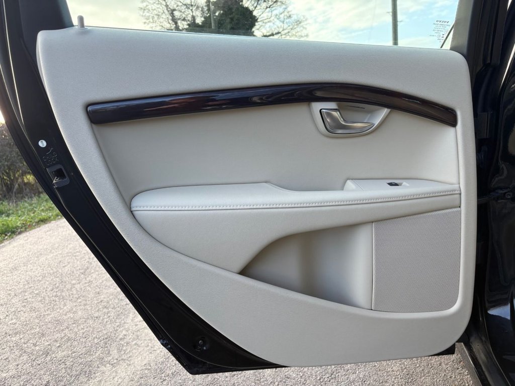 Used Volvo V70 2013 for sale - 77734116: Photo 43