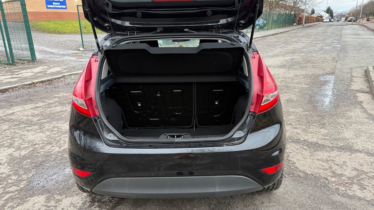 Used Ford Fiesta 2010 for sale - 77340320: Photo 11