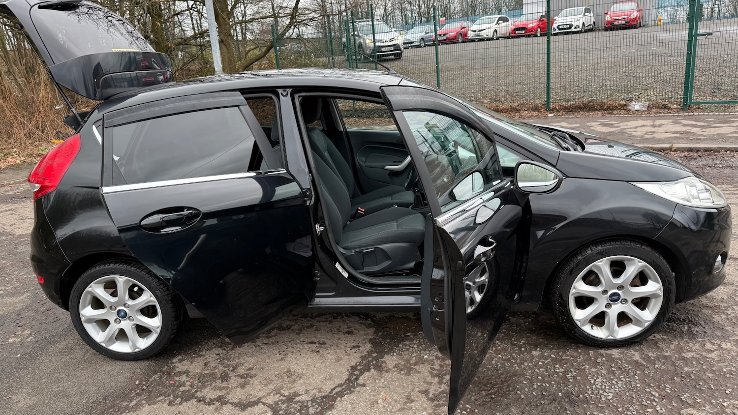 Used Ford Fiesta 2010 for sale - 77340320: Photo 15