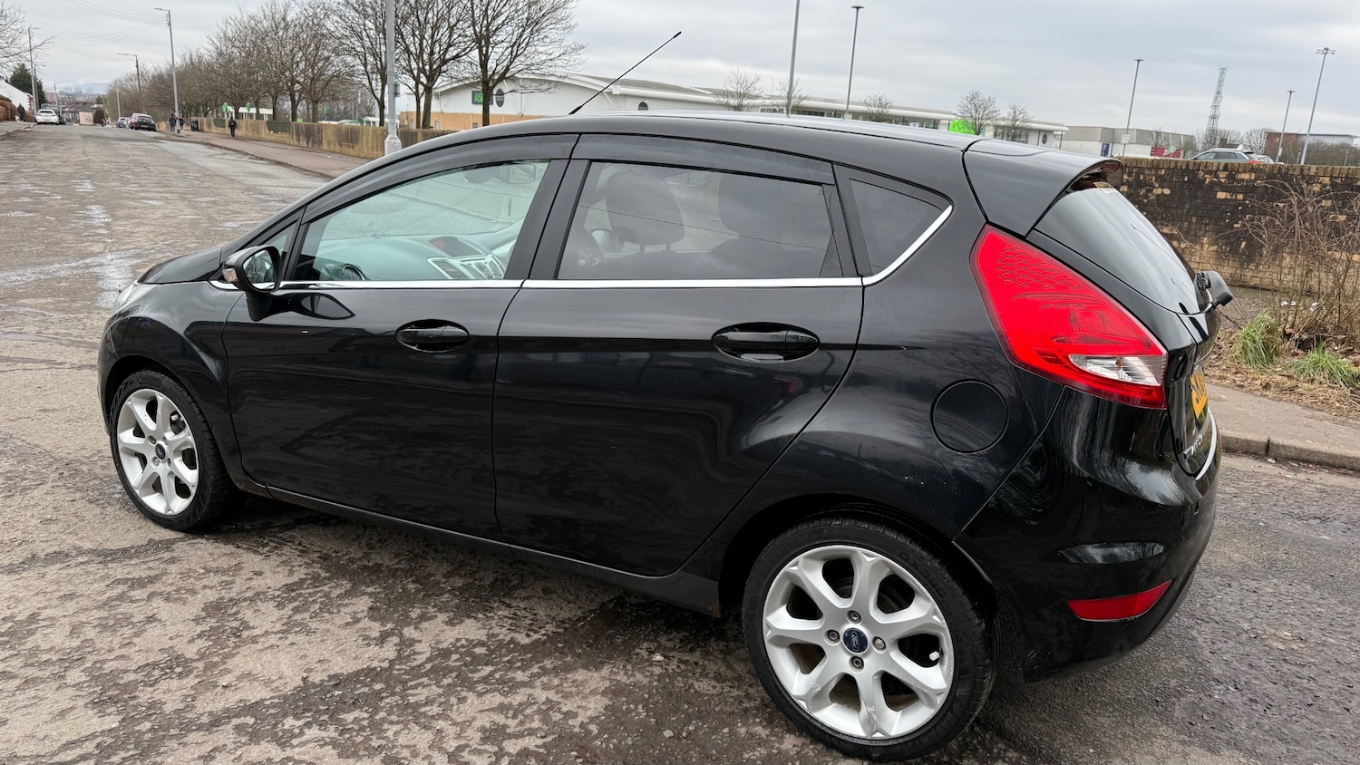 Used Ford Fiesta 2010 for sale - 77340320: Photo 7