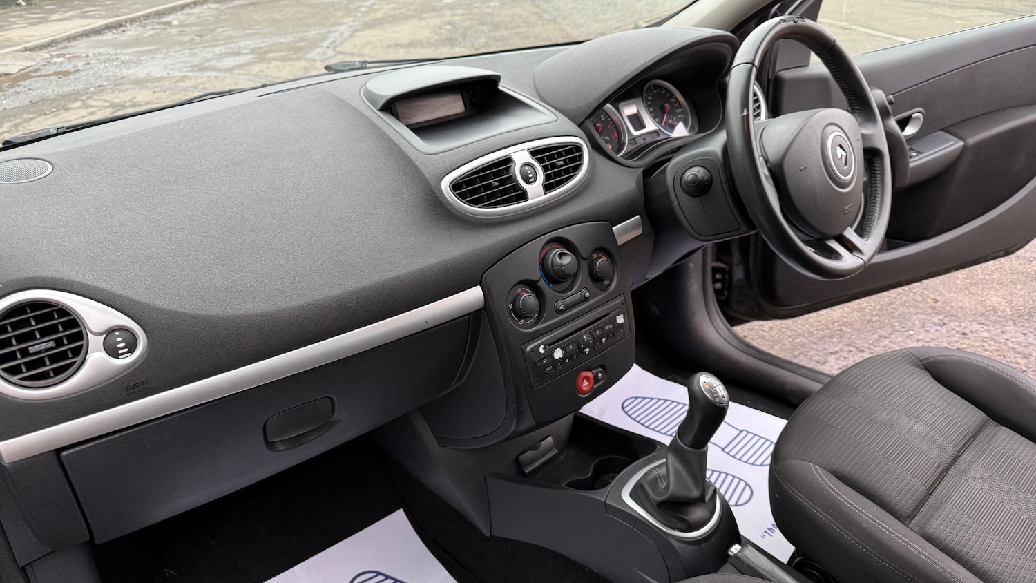 Used Renault Clio 2009 for sale - 77340332: Photo 16