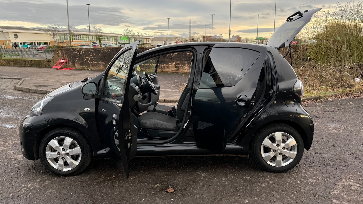 Used Toyota AYGO 2013 for sale - 77268179: Photo 19