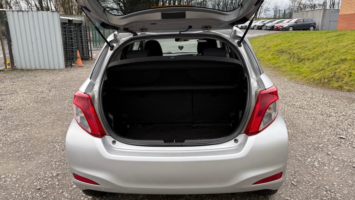 Used Toyota Yaris 2013 for sale - 77679030: Photo 11