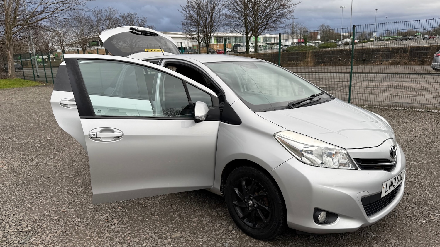 Used Toyota Yaris 2013 for sale - 77679030: Photo 16