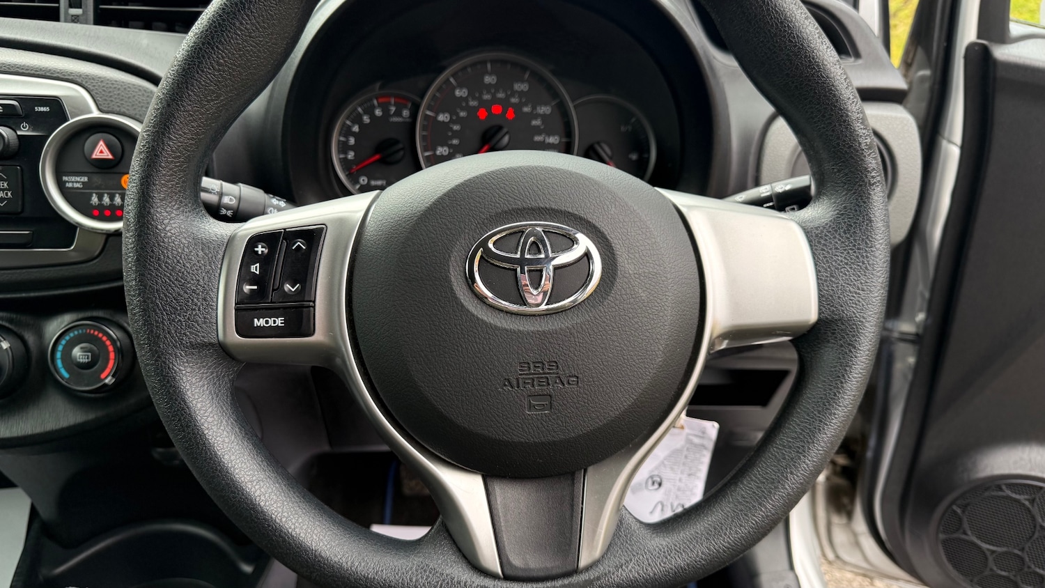 Used Toyota Yaris 2013 for sale - 77679030: Photo 27