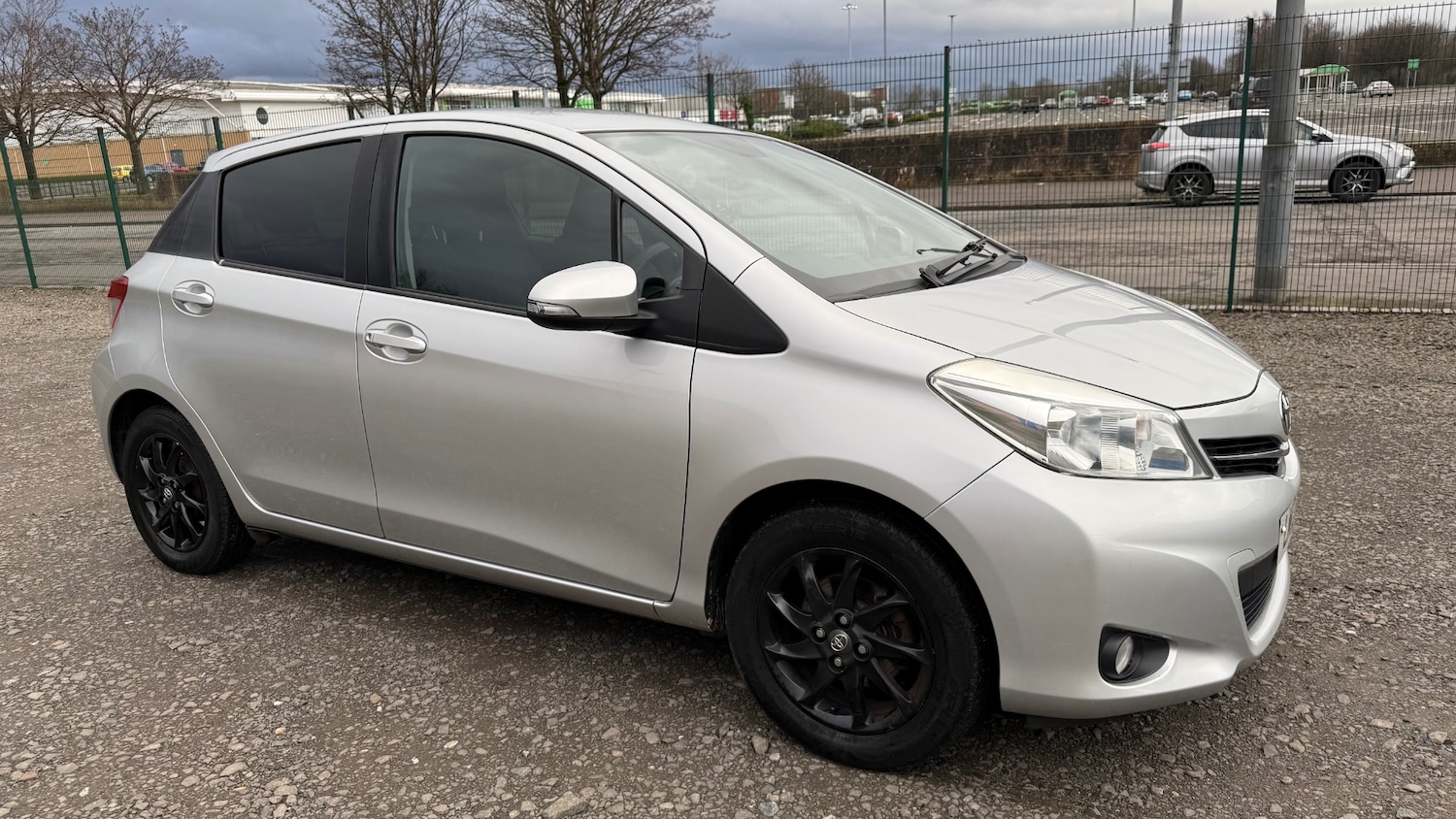 Used Toyota Yaris 2013 for sale - 77679030: Photo 4