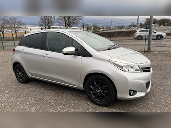 Used Toyota Yaris 2013 for sale - 77679030: Photo