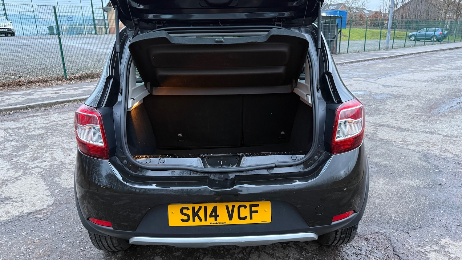 Used Dacia Sandero Stepway 2014 for sale - 77340303: Photo 12