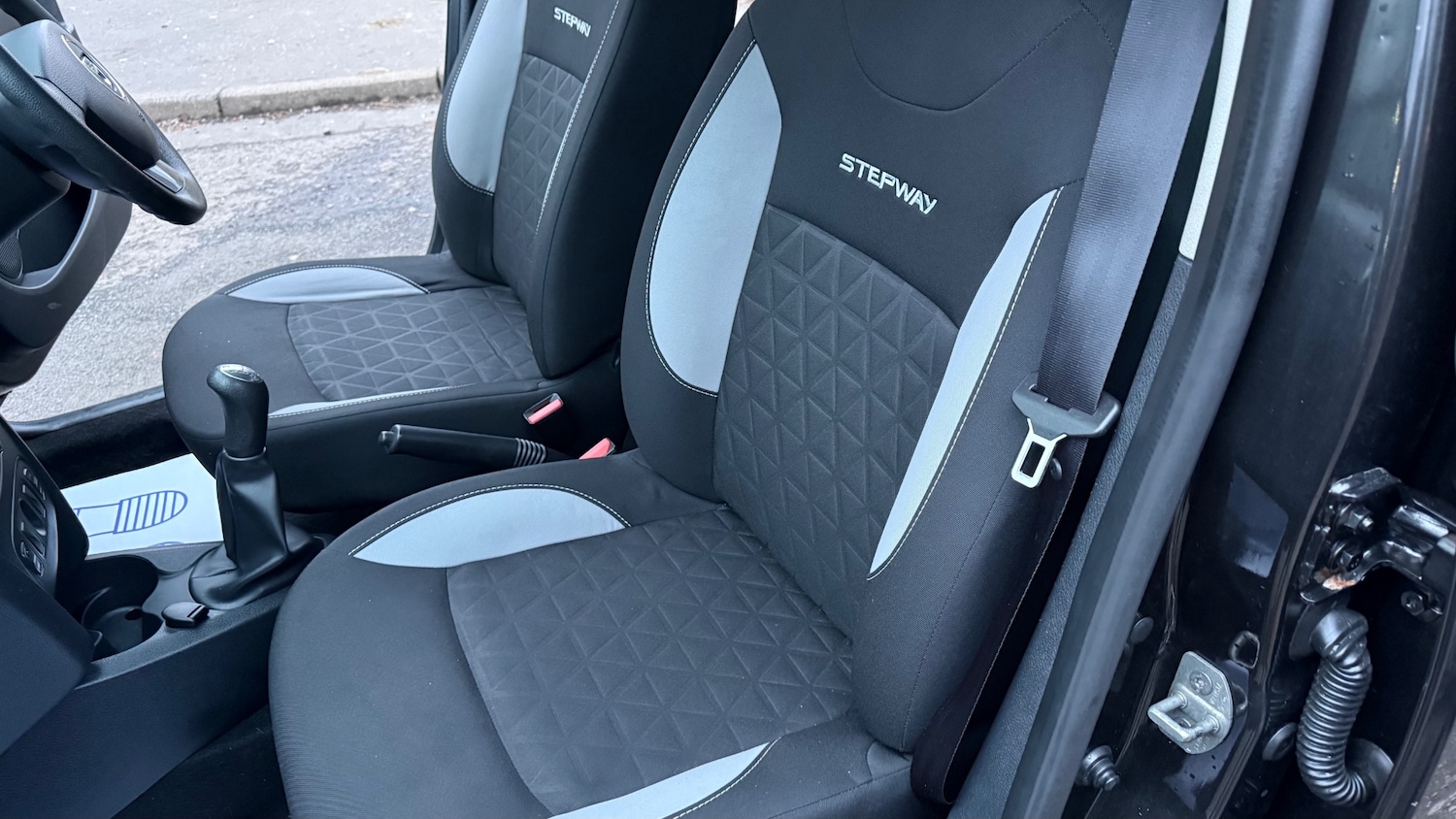 Used Dacia Sandero Stepway 2014 for sale - 77340303: Photo 17