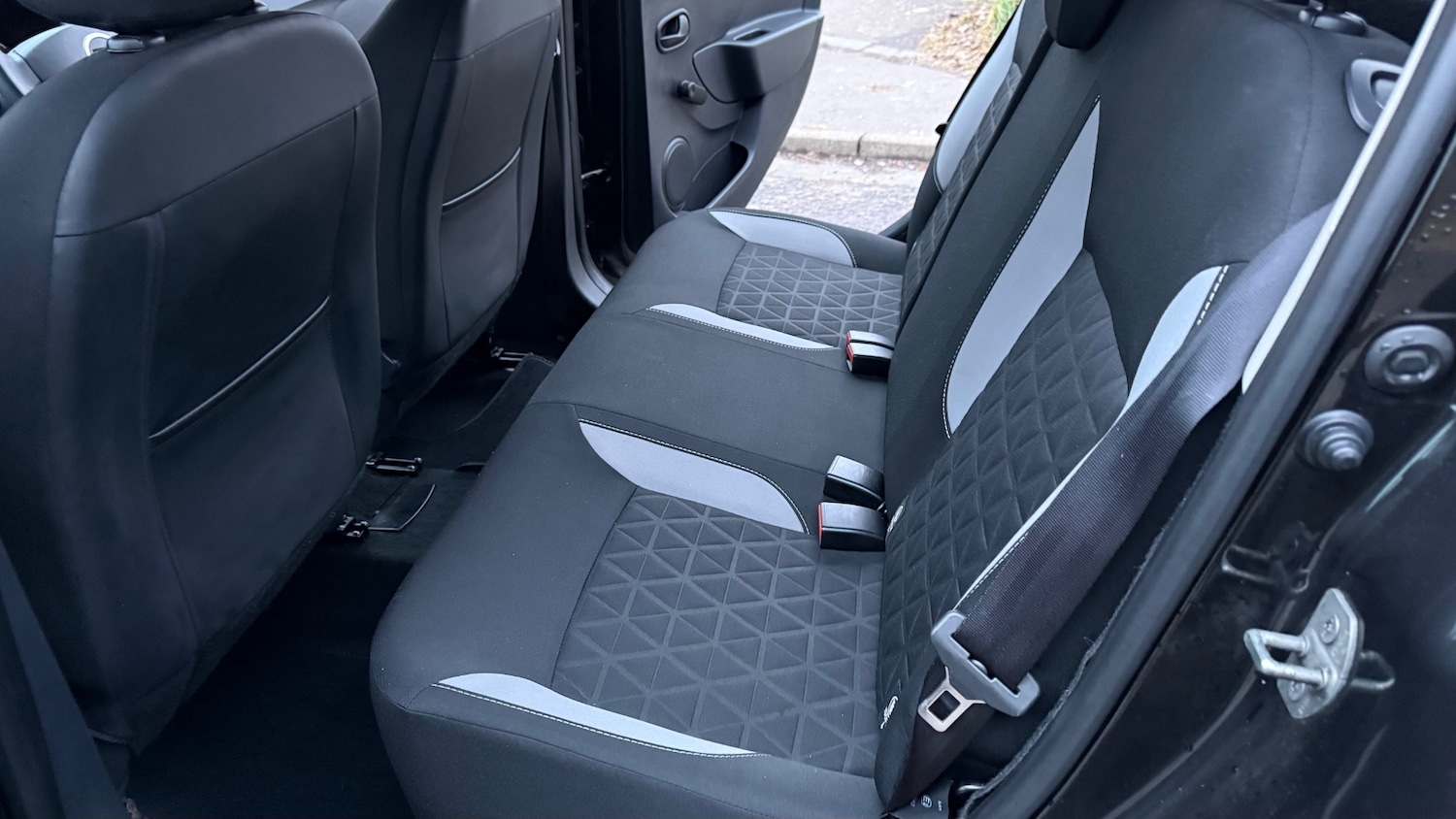 Used Dacia Sandero Stepway 2014 for sale - 77340303: Photo 19