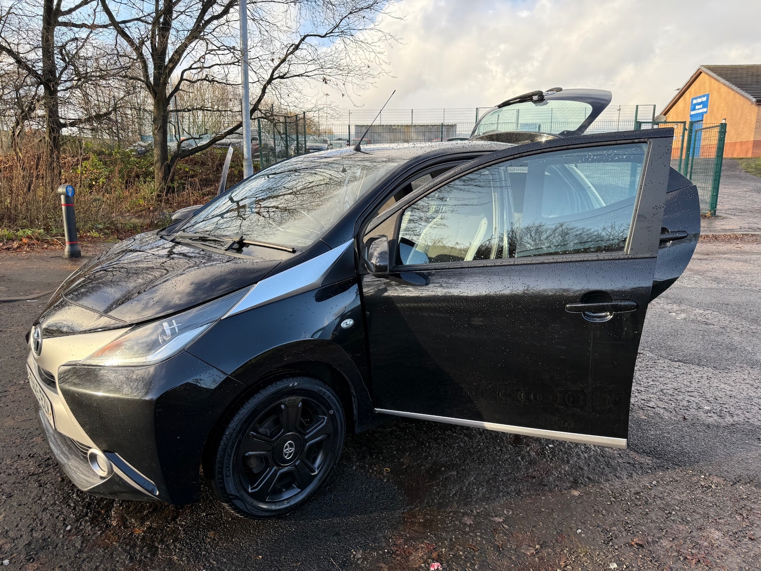 Used Toyota AYGO 2015 for sale - 76786956: Photo 24