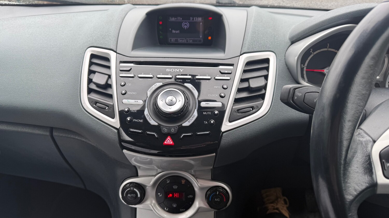 Used Ford Fiesta 2011 for sale - 77994447: Photo 26