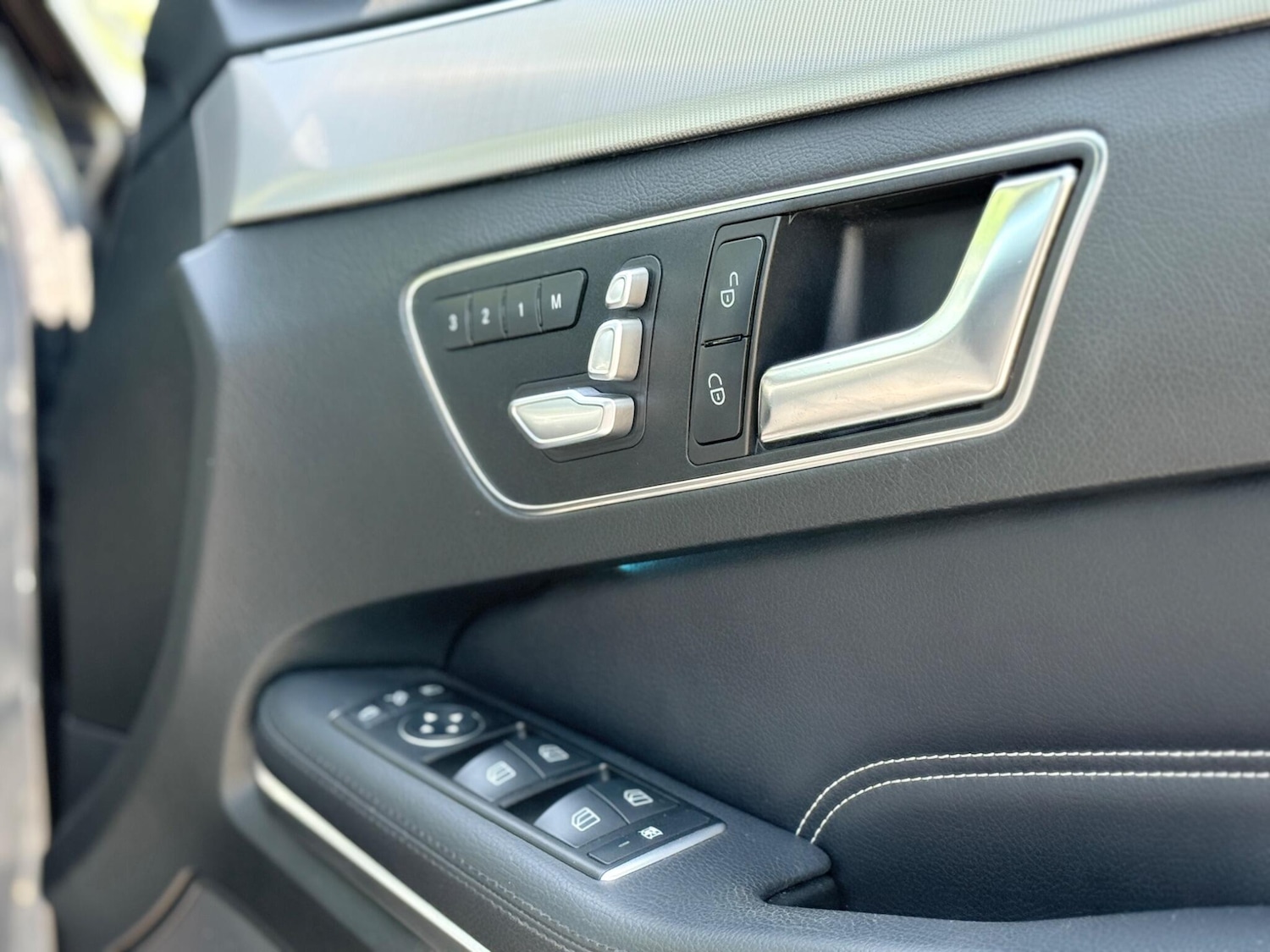 Used Mercedes-Benz E Class 2015 for sale - 76370843: Photo 25