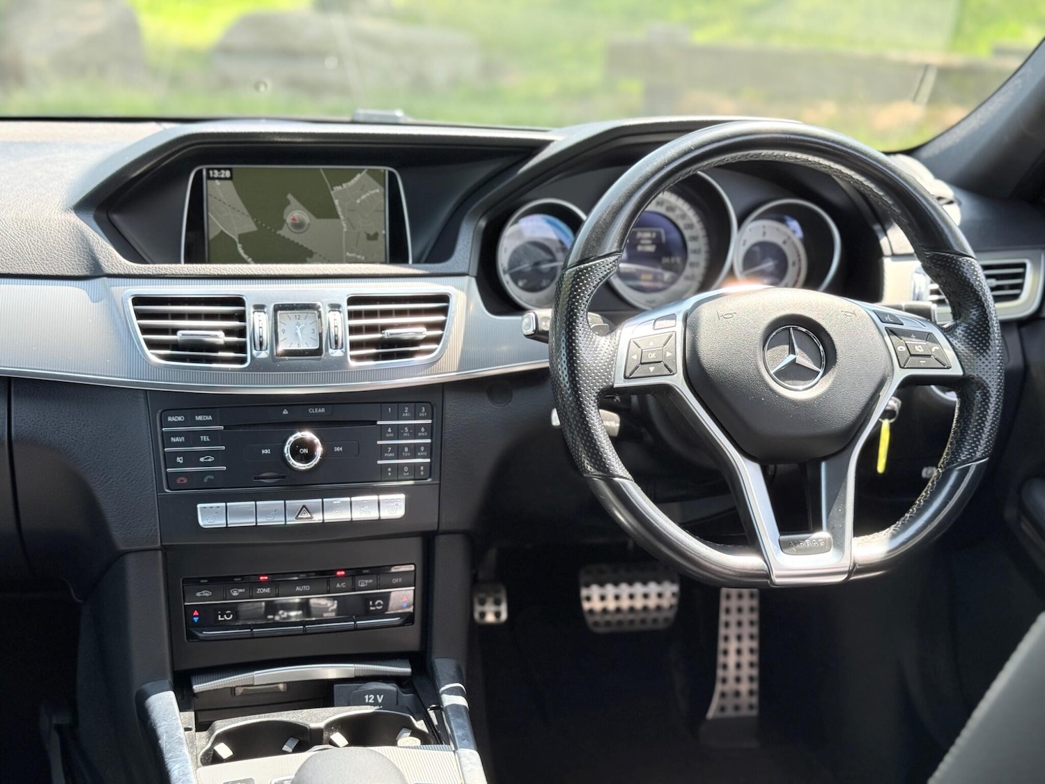 Used Mercedes-Benz E Class 2015 for sale - 76370843: Photo 3