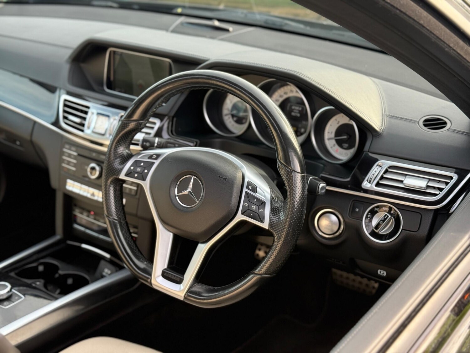 Used Mercedes-Benz E Class 2015 for sale - 76550134: Photo 28