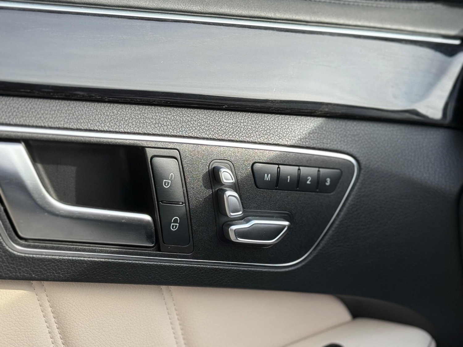 Used Mercedes-Benz E Class 2015 for sale - 76550134: Photo 45