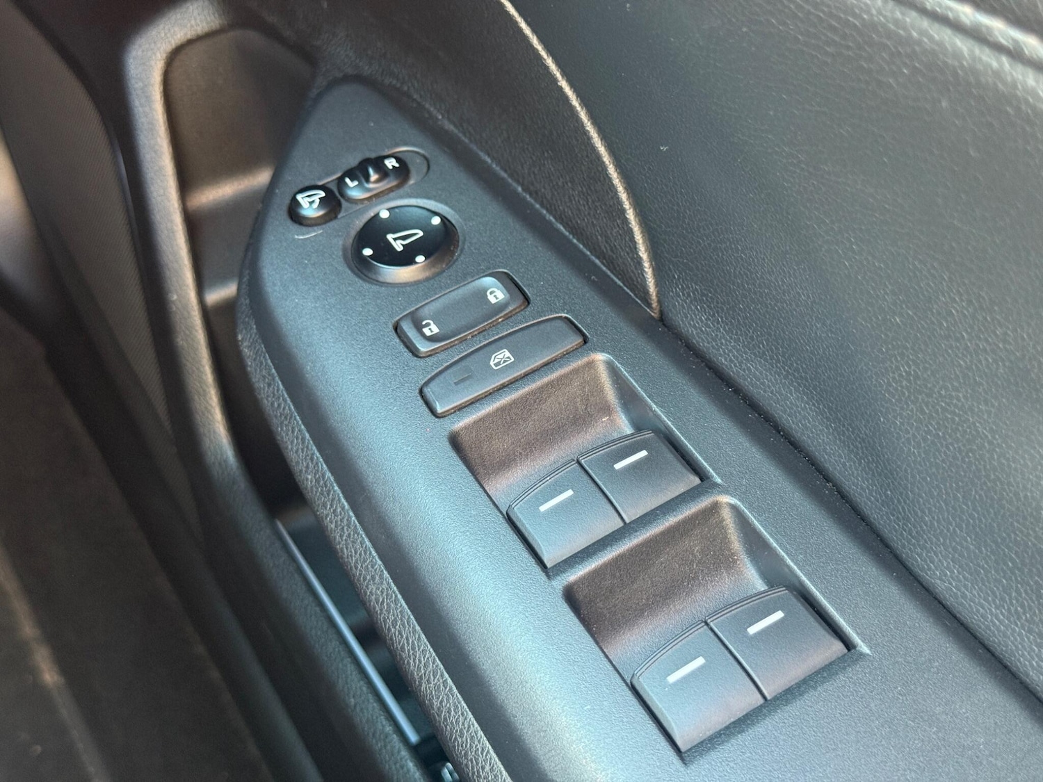 Used Honda Civic 2017 for sale - 77175932: Photo 38