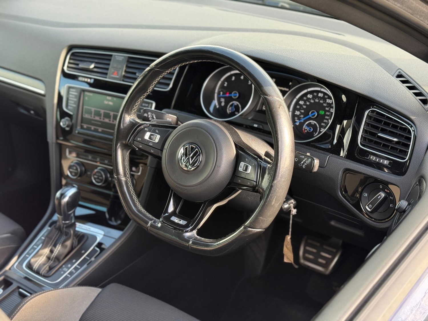 Used Volkswagen Golf 2016 for sale - 77564997: Photo 26