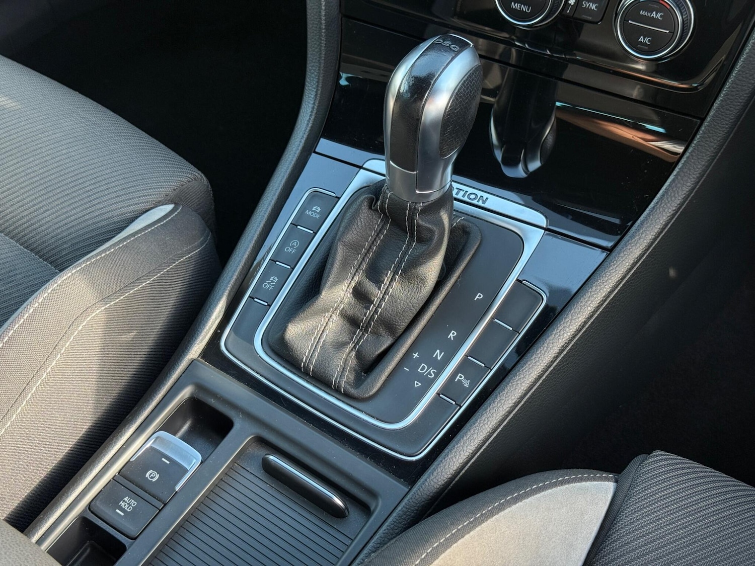 Used Volkswagen Golf 2016 for sale - 77564997: Photo 33