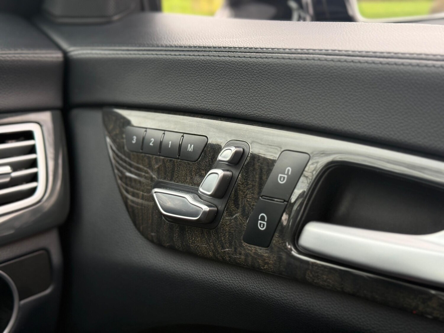 Used Mercedes-Benz CLS 2017 for sale - 77839045: Photo 32