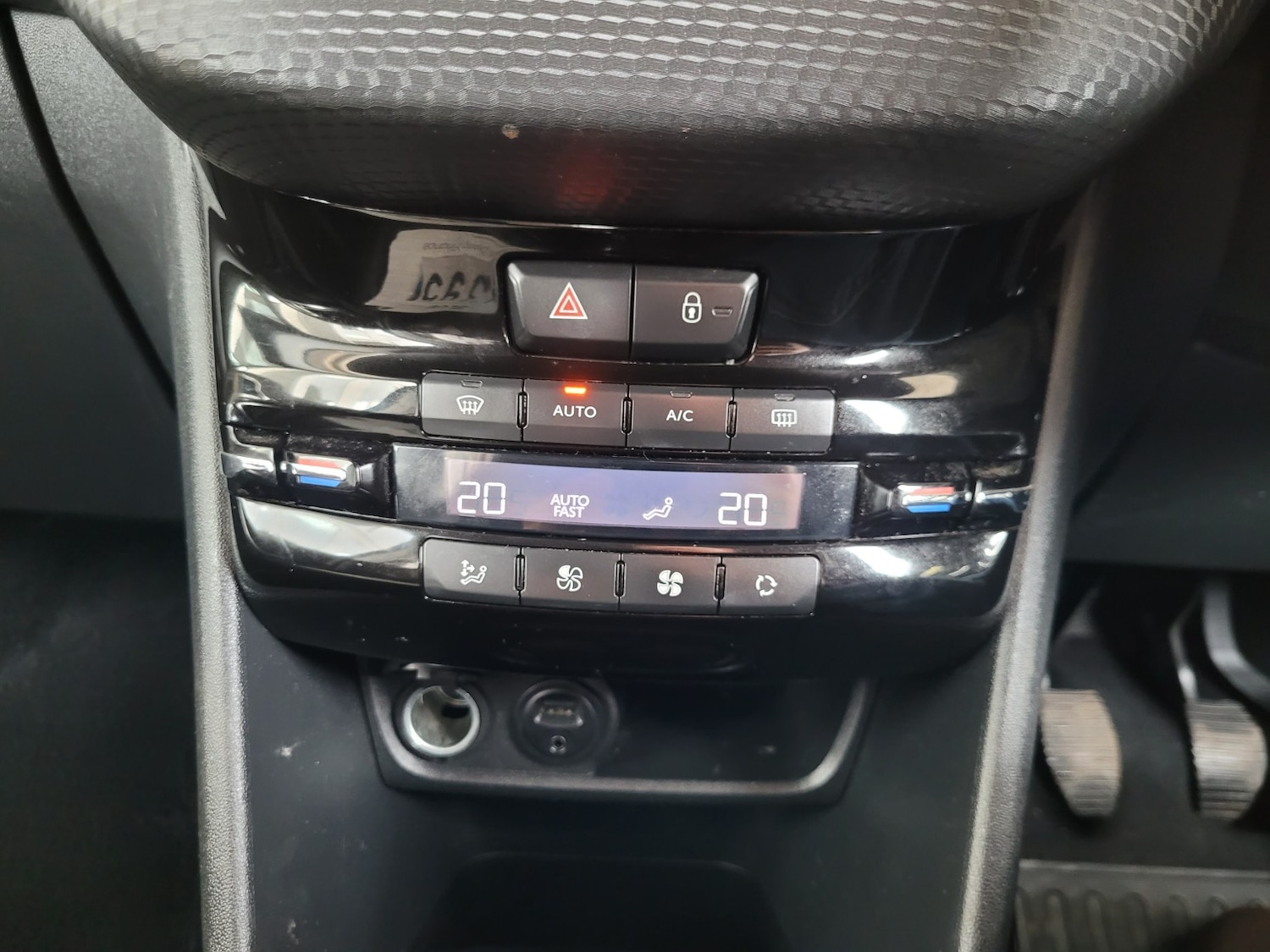 Used Peugeot 2008 2015 for sale - 78198007: Photo 21