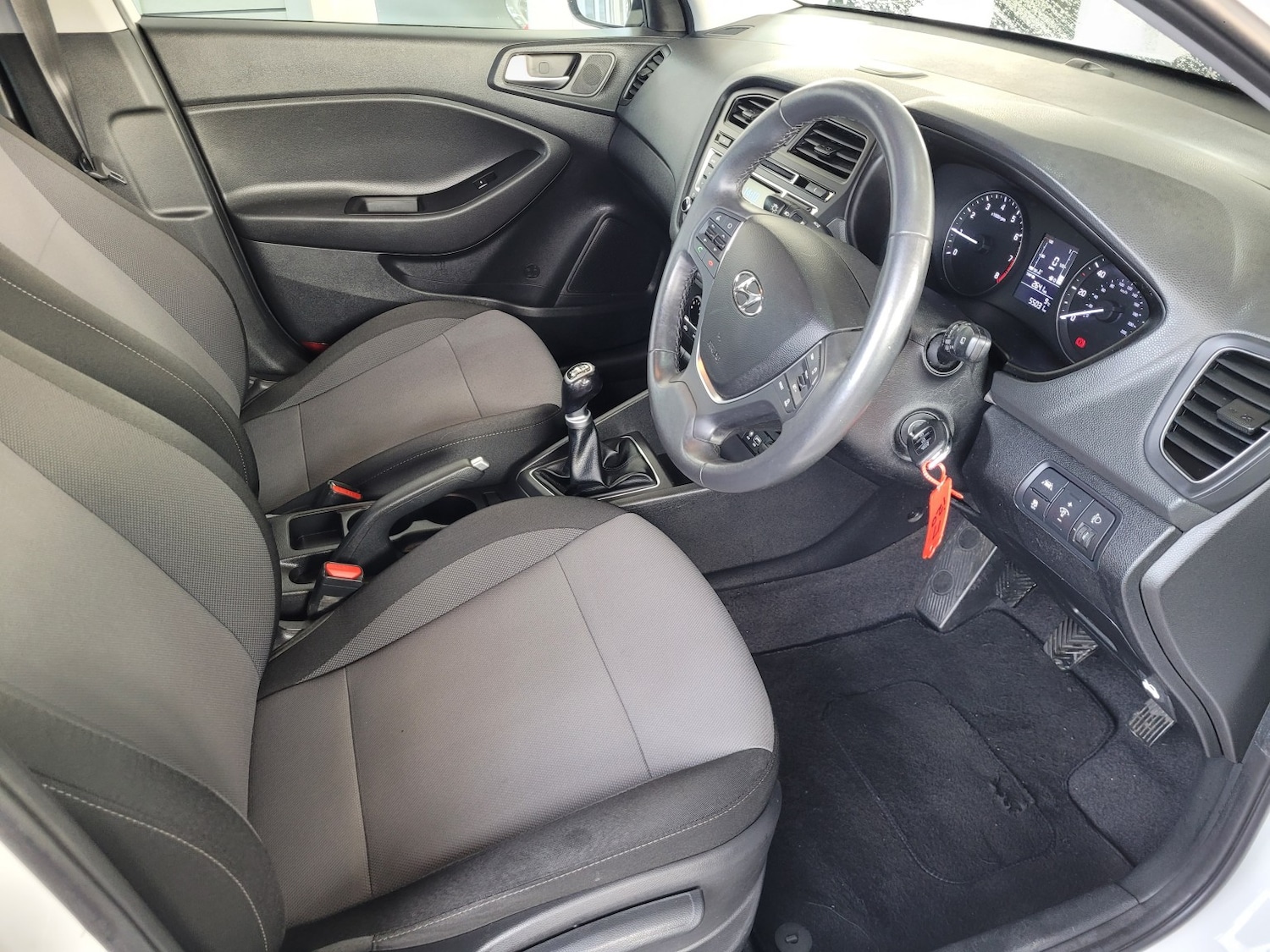 Used Hyundai i20 2017 for sale - 77201152: Photo 10