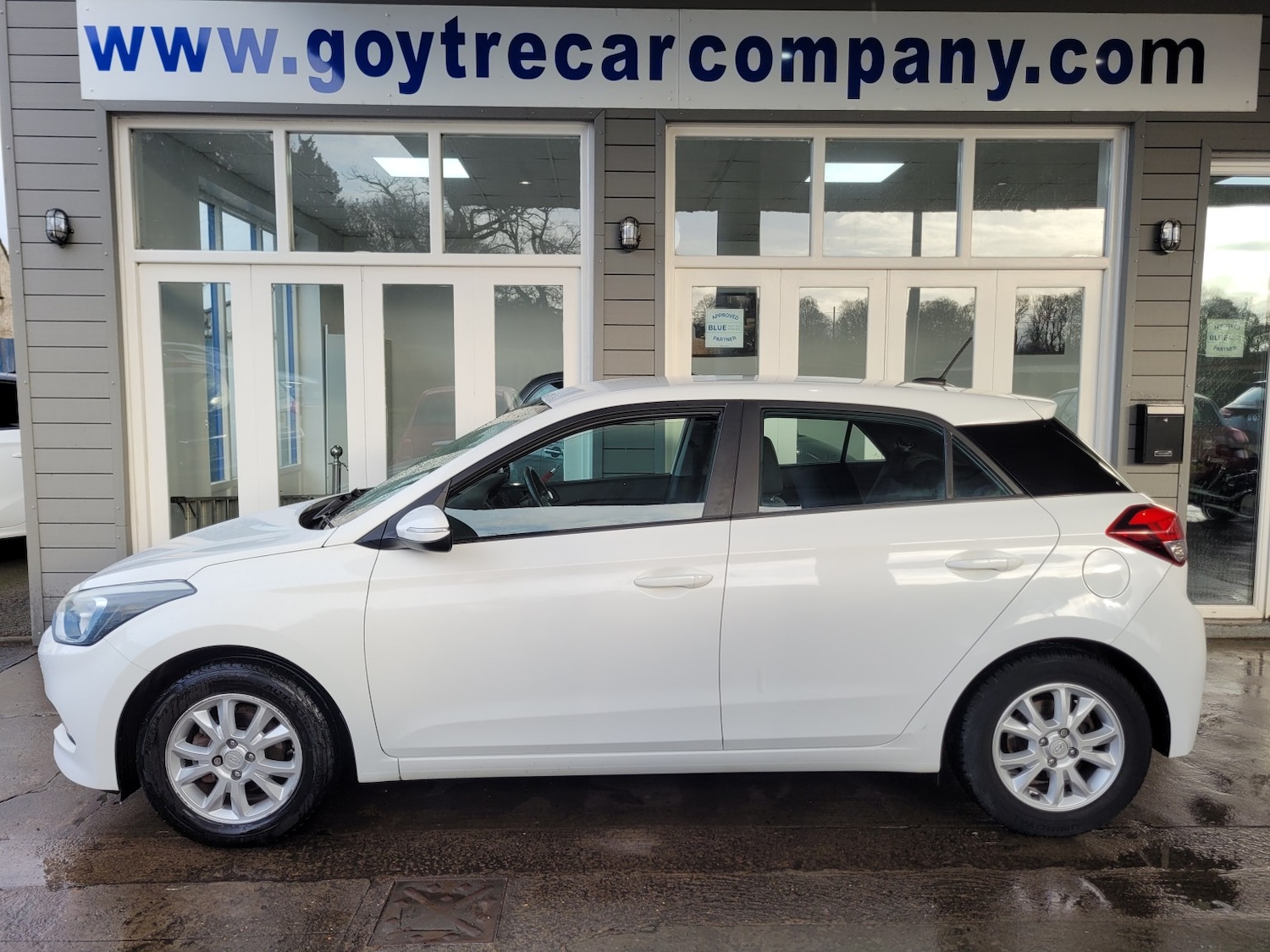 Used Hyundai i20 2017 for sale - 77201152: Photo 2