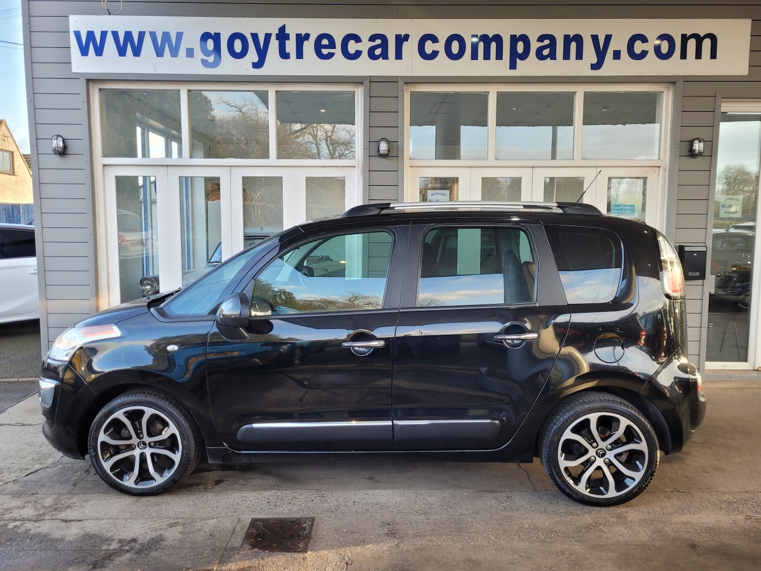 Used Citroen C3 Picasso 2017 for sale - 78004431: Photo 2