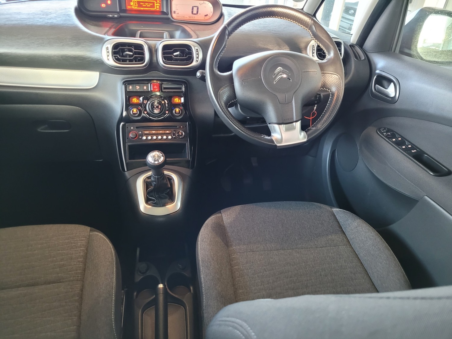 Used Citroen C3 Picasso 2017 for sale - 77129468: Photo 12