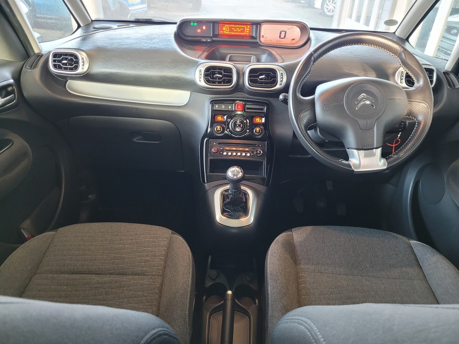 Used Citroen C3 Picasso 2017 for sale - 77129468: Photo 13