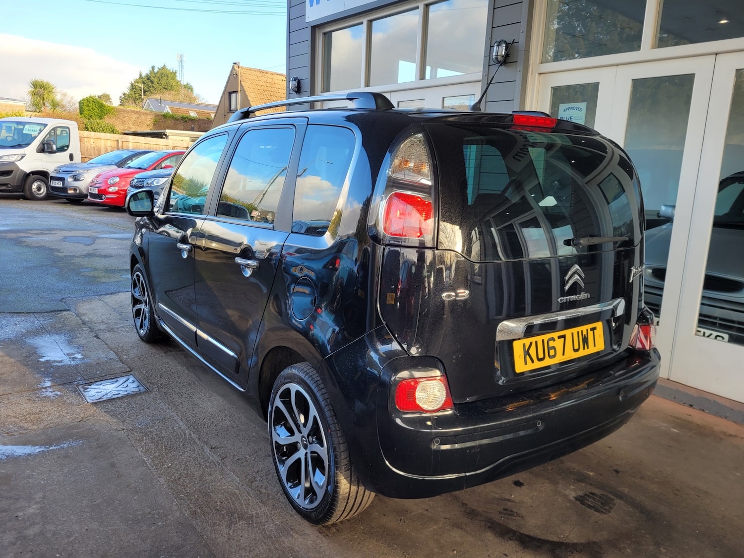 Used Citroen C3 Picasso 2017 for sale - 77129468: Photo 3