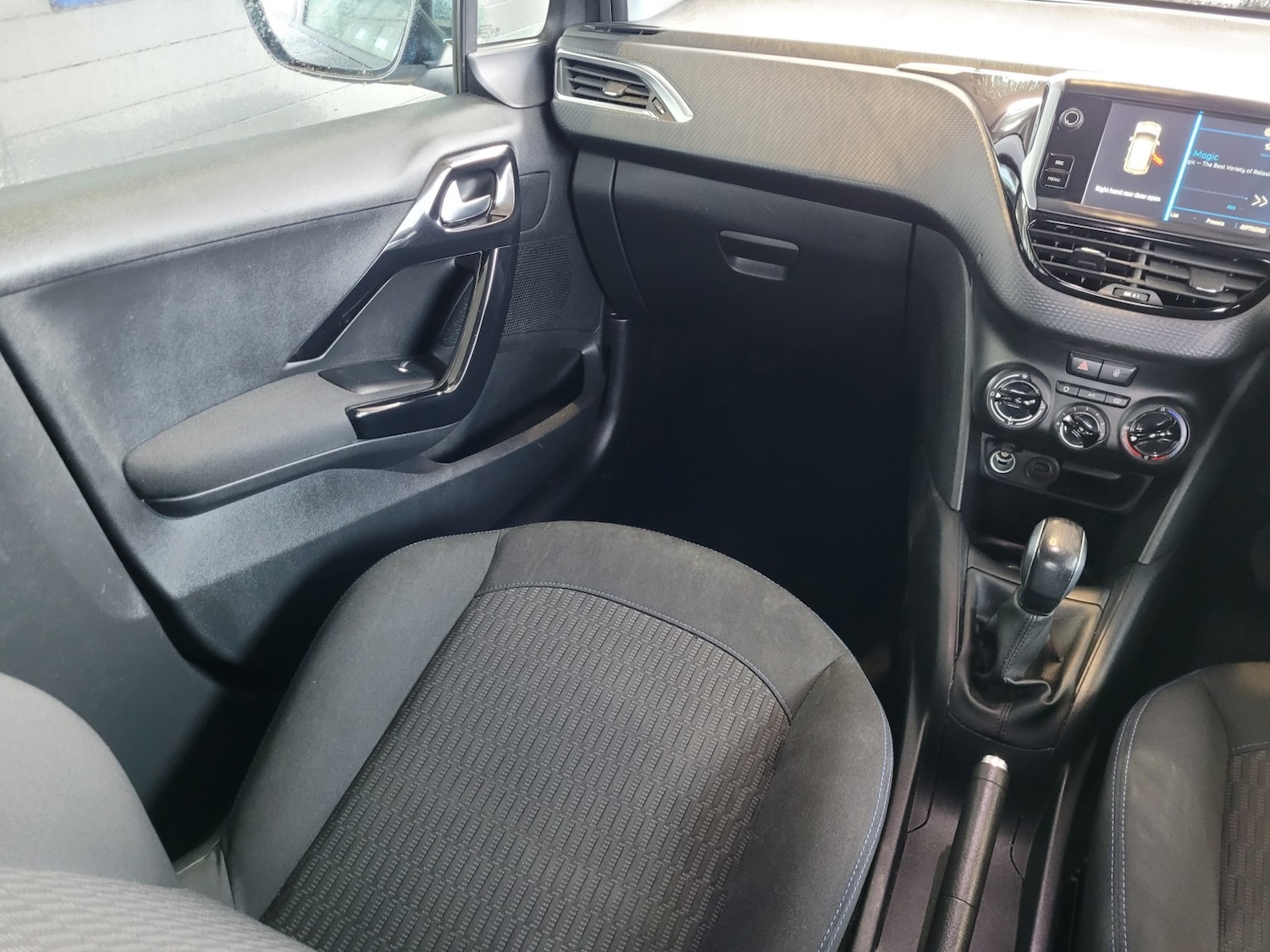 Used Peugeot 208 2019 for sale - 77694229: Photo 14