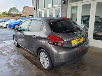 Used Peugeot 208 2019 for sale - 77694229: Photo