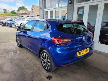 Used Renault Clio 2023 for sale - 78300523: Photo