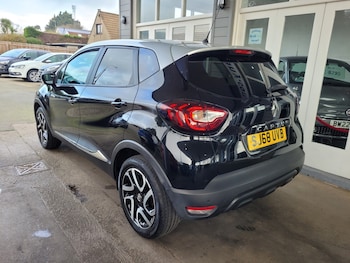 Used Renault Captur 2018 for sale - 77668501: Photo
