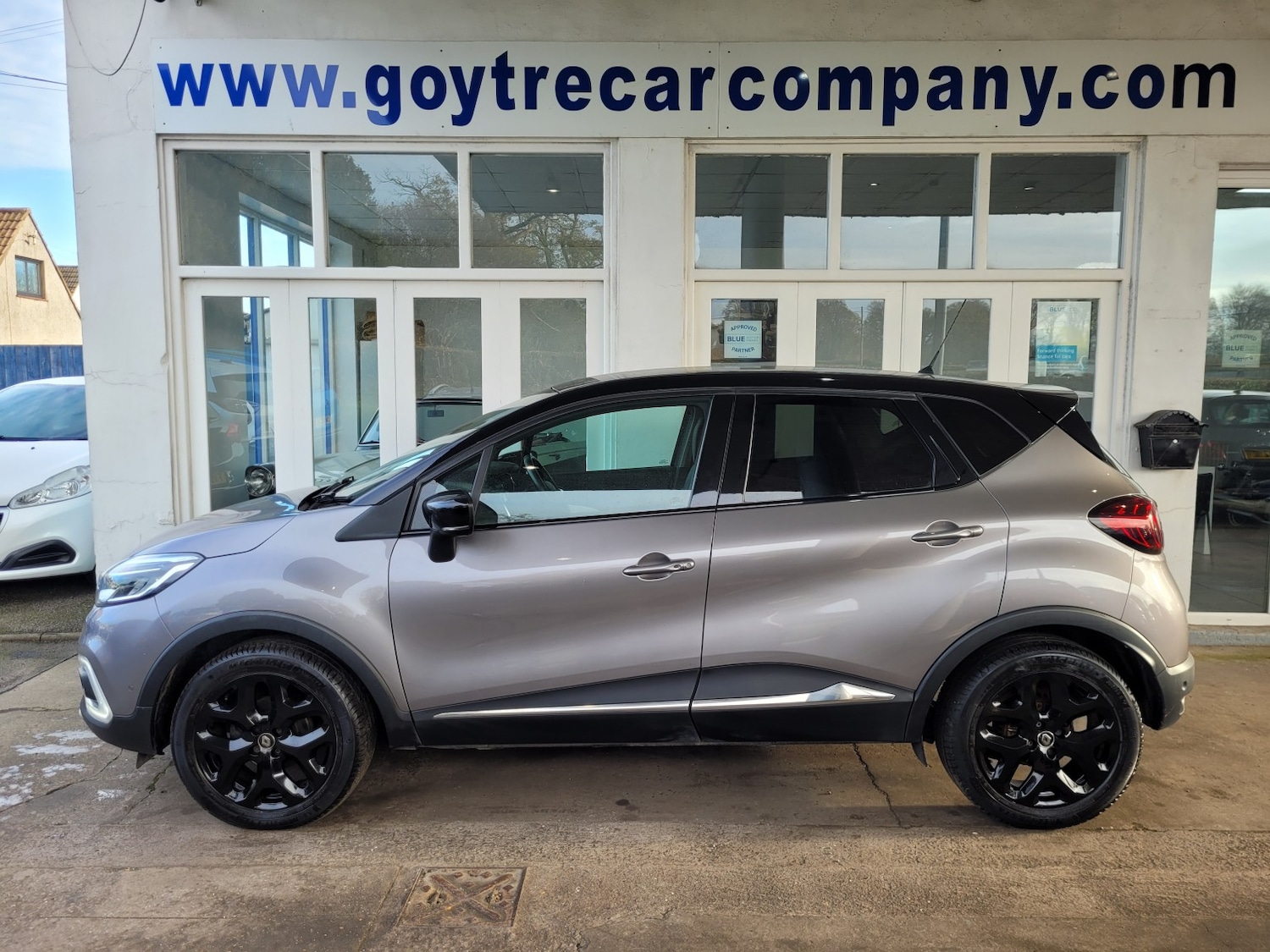 Used Renault Captur 2018 for sale - 76712371: Photo 2