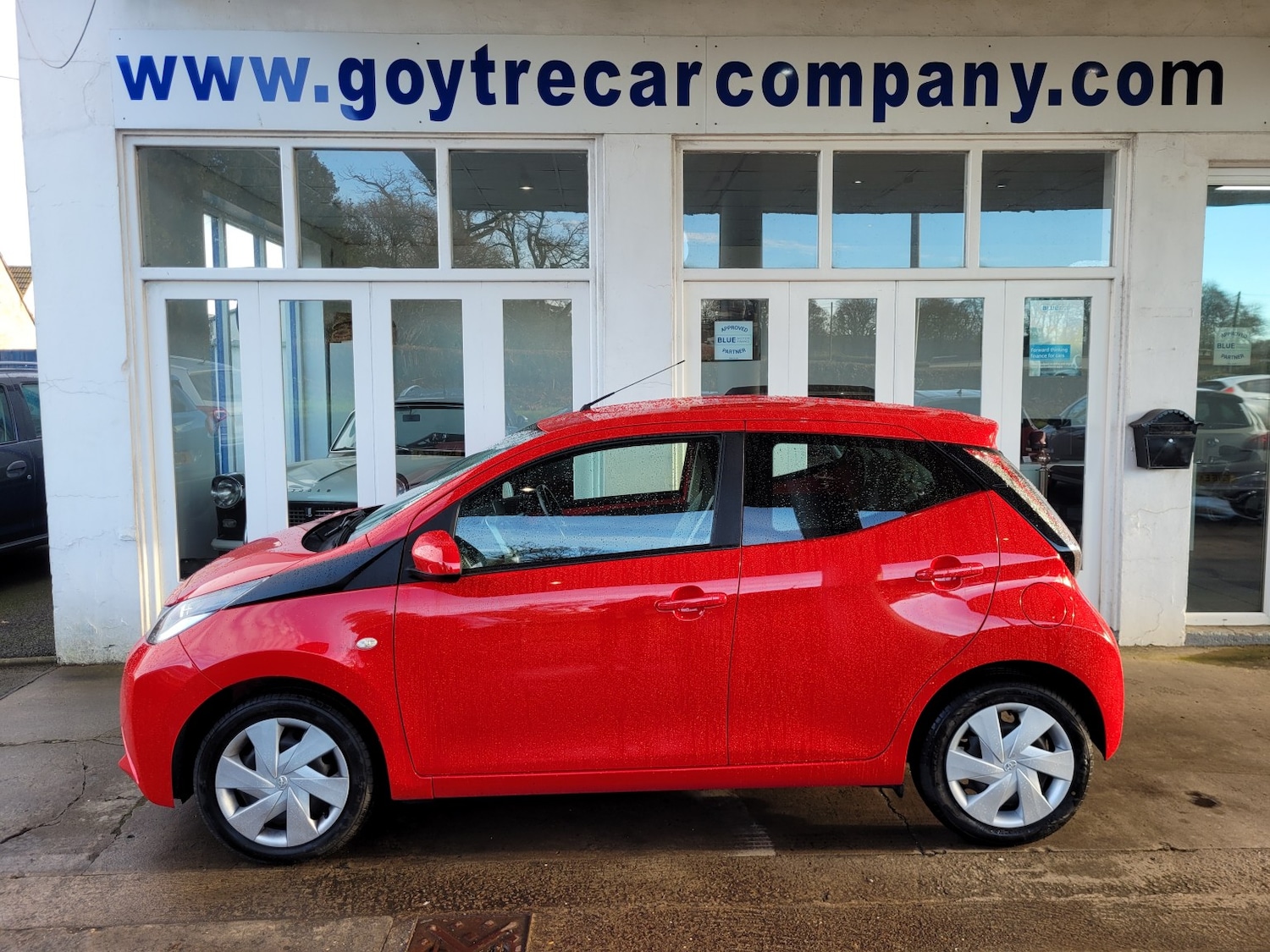 Used Toyota AYGO 2018 for sale - 76924460: Photo 2