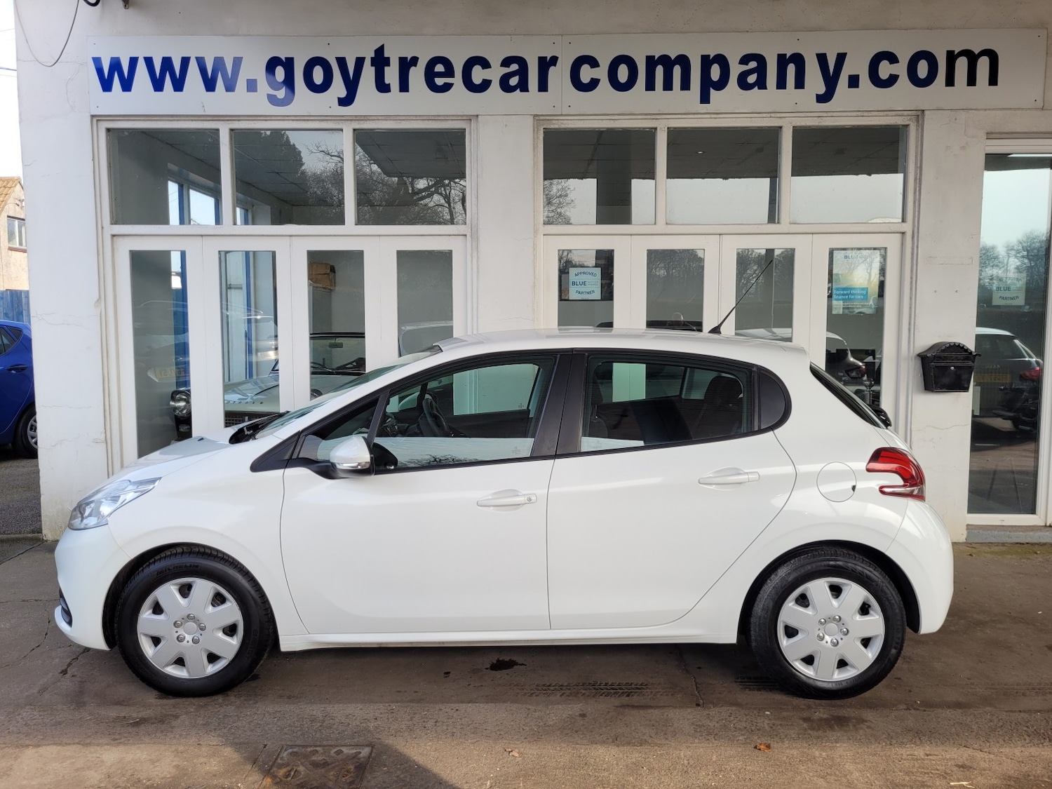 Used Peugeot 208 2015 for sale - 76510866: Photo 2