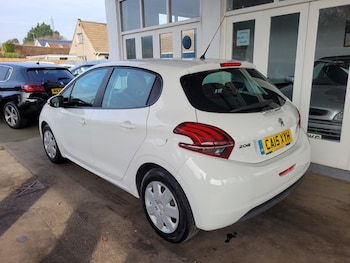Used Peugeot 208 2015 for sale - 76510866: Photo