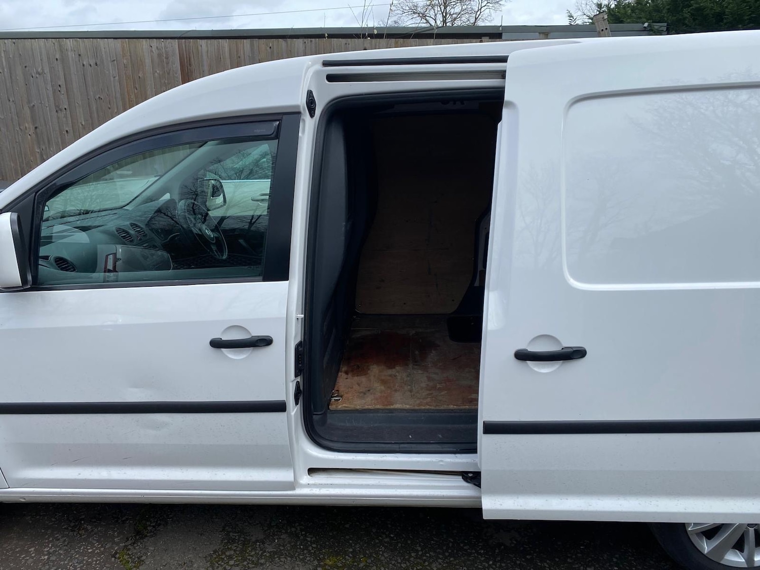 Used Volkswagen Caddy Maxi 2013 for sale - 77931809: Photo 4