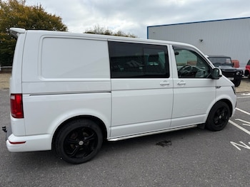 Used Volkswagen Transporter 2018 for sale - 76235787: Photo 2