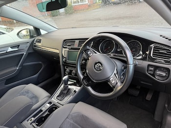 Used Volkswagen Golf 2017 for sale - 76751197: Photo