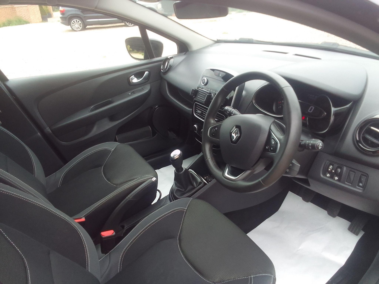 Used Renault Clio for sale - 76735024: Photo 16