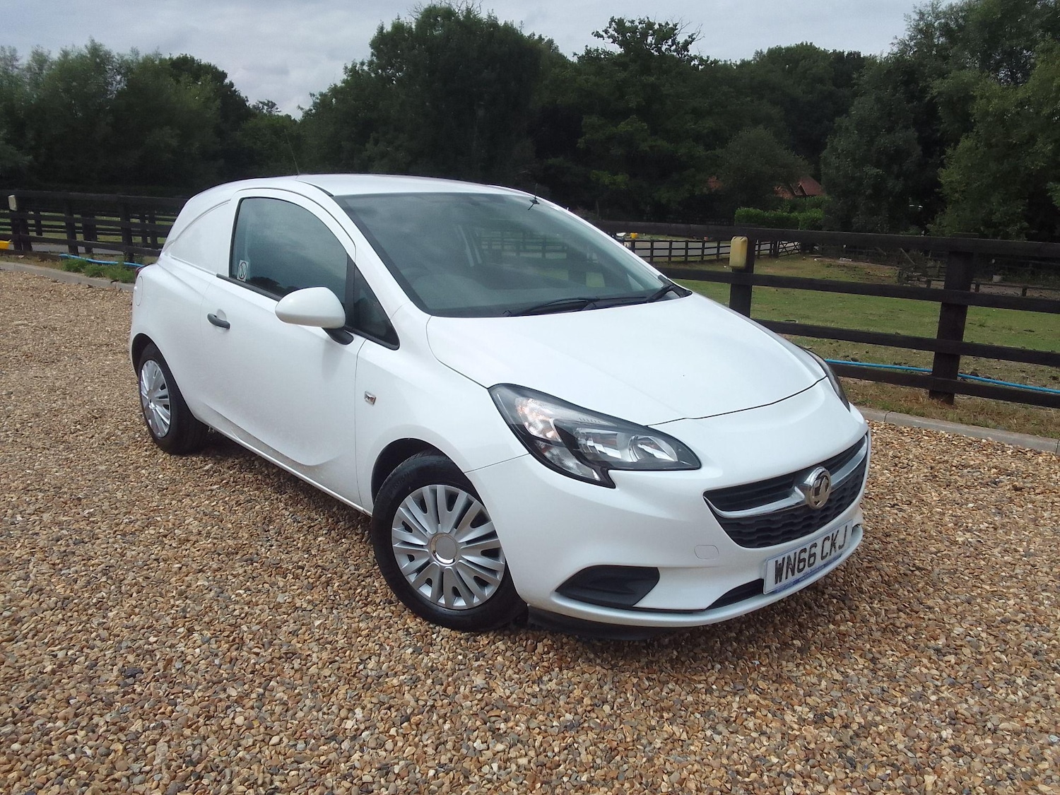 Used Vauxhall Corsa 2016 for sale - 76735325: Photo 1