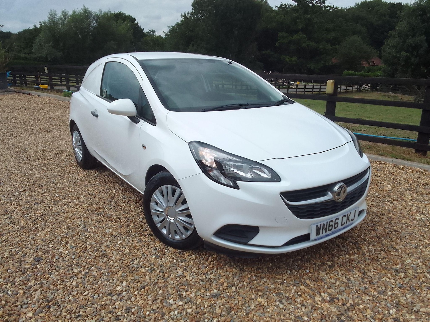 Used Vauxhall Corsa 2016 for sale - 76735325: Photo 2
