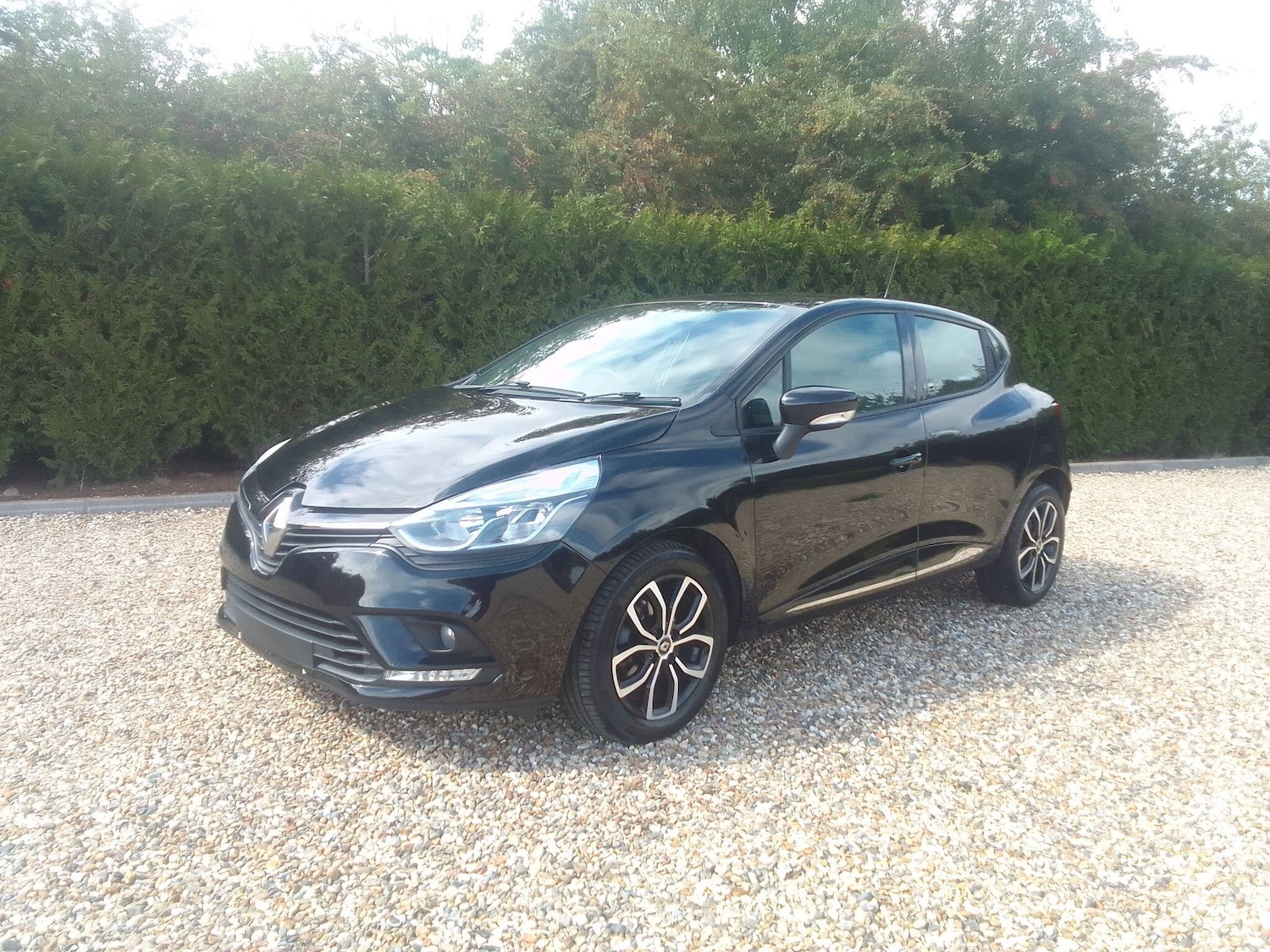 Used Renault Clio for sale - 76735500: Photo 1