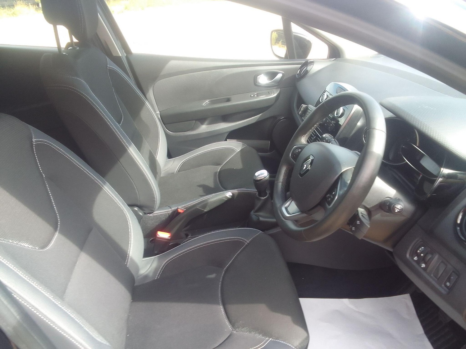 Used Renault Clio for sale - 76735500: Photo 18