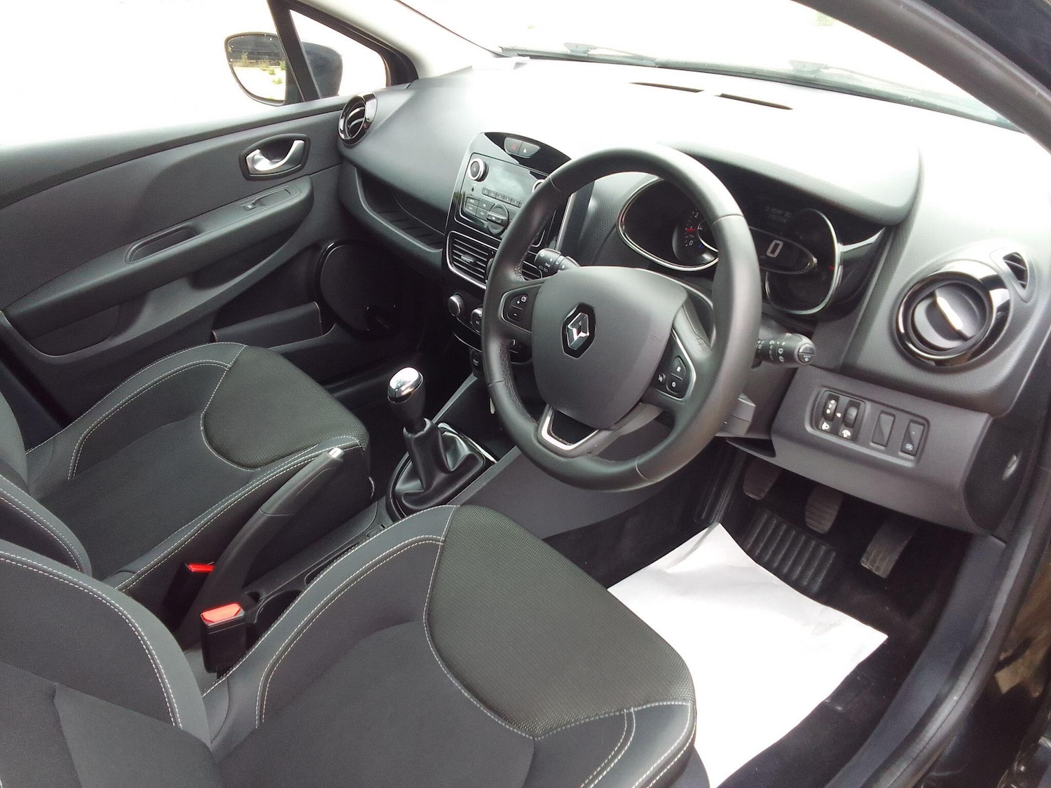 Used Renault Clio for sale - 76735448: Photo 19