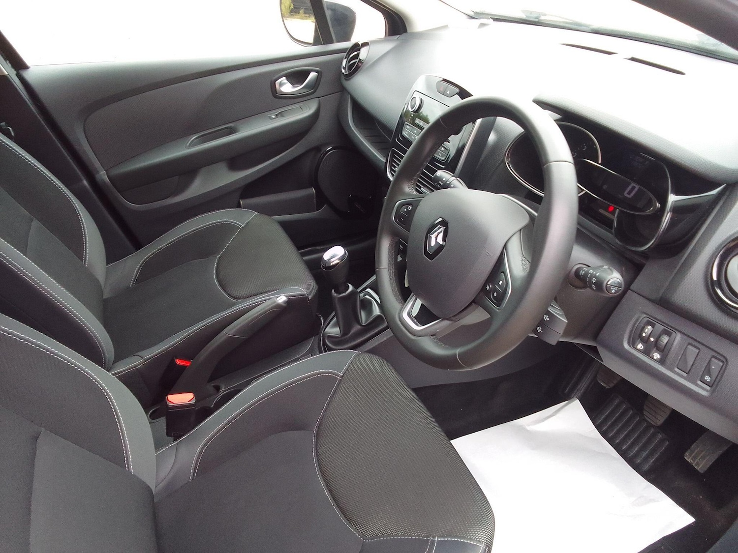 Used Renault Clio for sale - 76735448: Photo 20