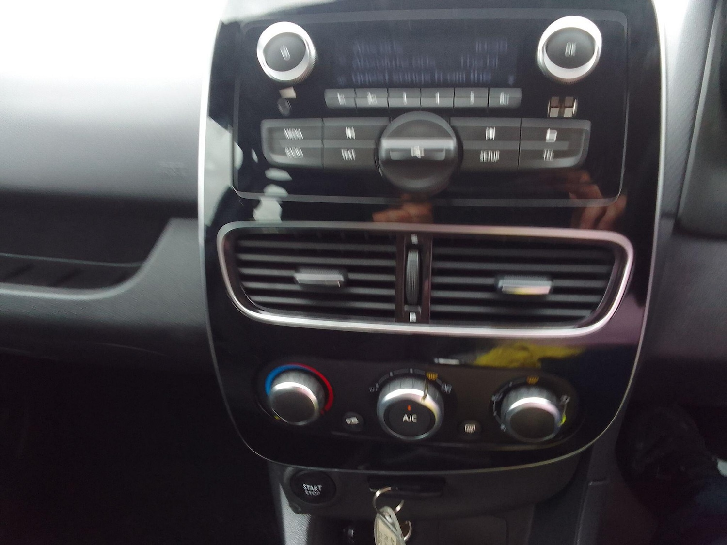 Used Renault Clio for sale - 76735448: Photo 22